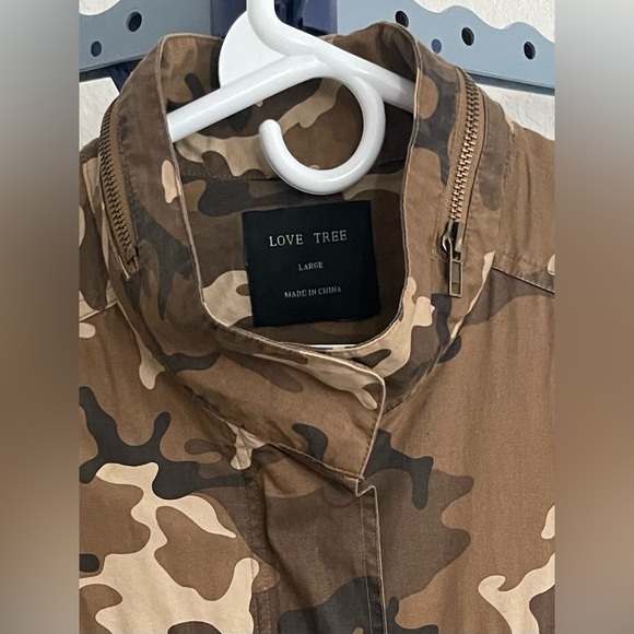 Love Tree Camo utility Versatile Fashion Jacket - Picture 3 of 3